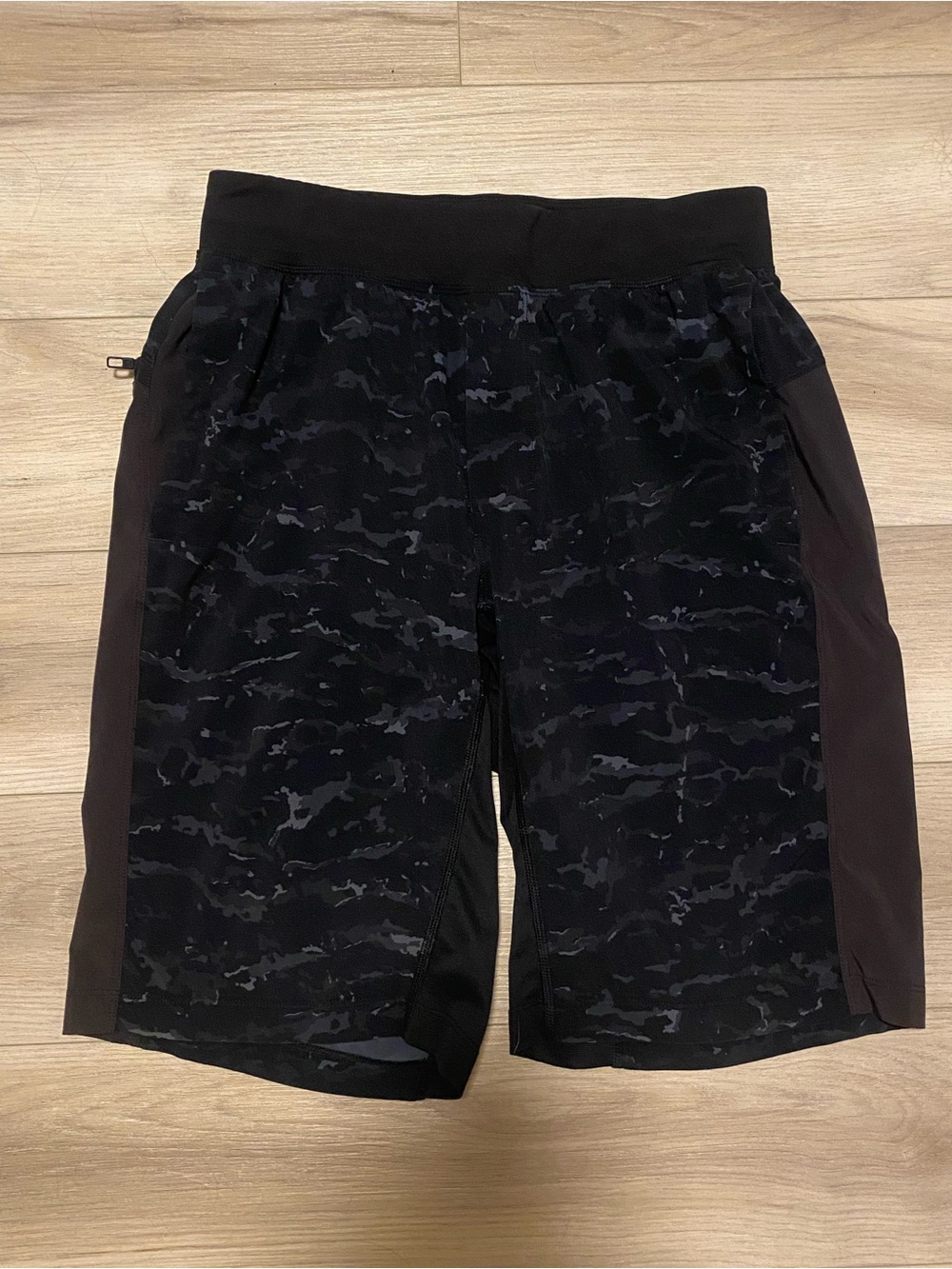 Lululemon T.H.E. Short Linerless 11"
The Elements Cyberspace Black Size Medium - Picture 2 of 5